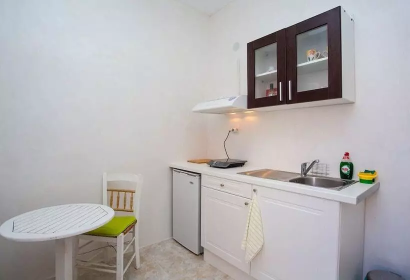 ペンション Petalides Apartments