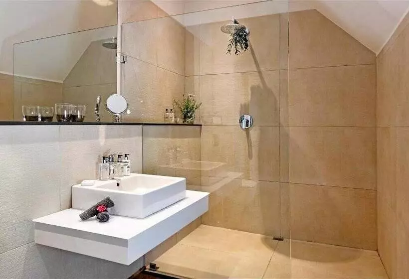 Majatalo La Providence Guest House & Wine Farm