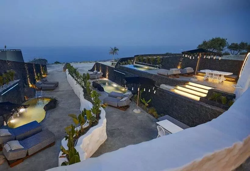 Theano Cave Suites & Villas