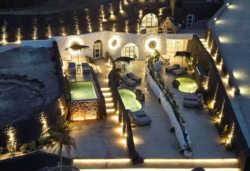 Theano Cave Suites & Villas