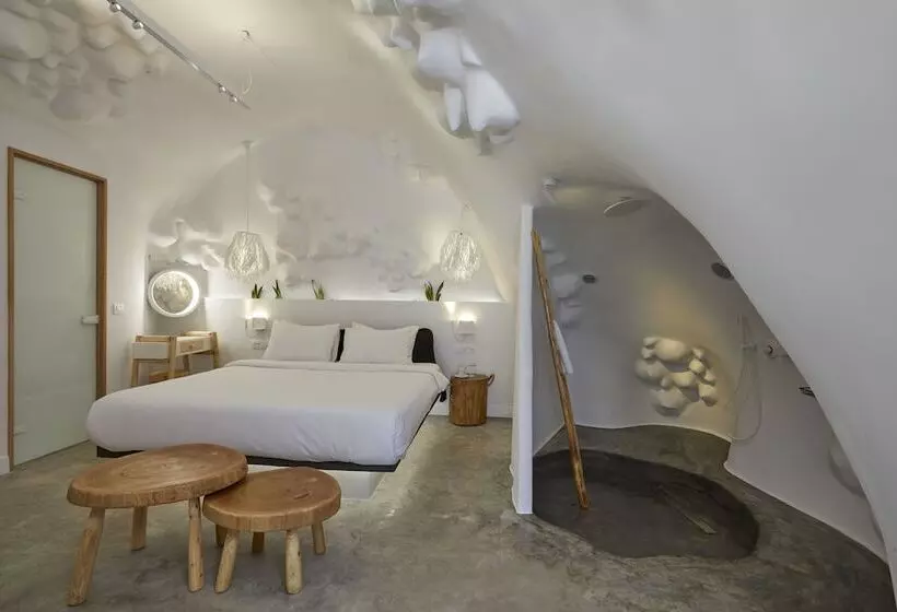 Theano Cave Suites & Villas