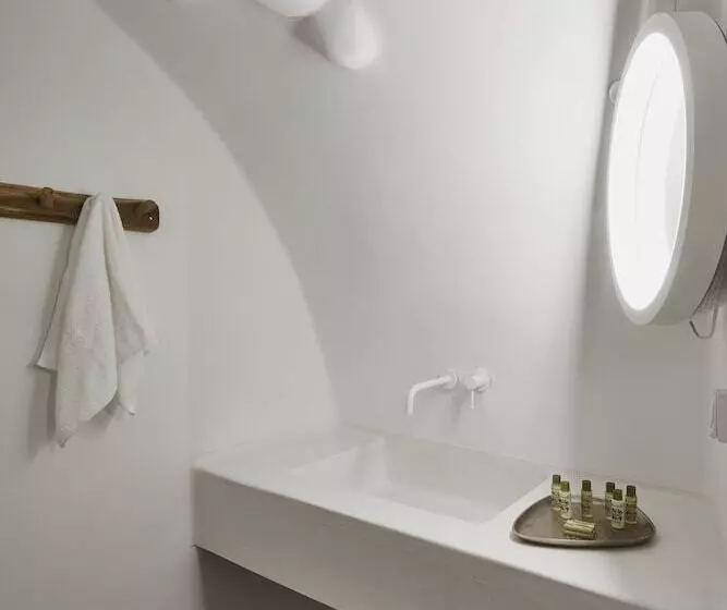 Theano Cave Suites & Villas