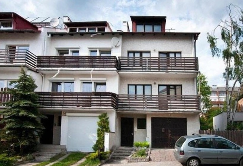 旅馆 Folks Village Plowce House