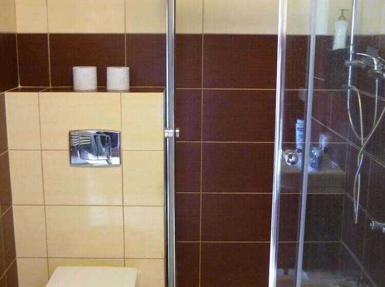 旅馆 Folks Village Plowce House