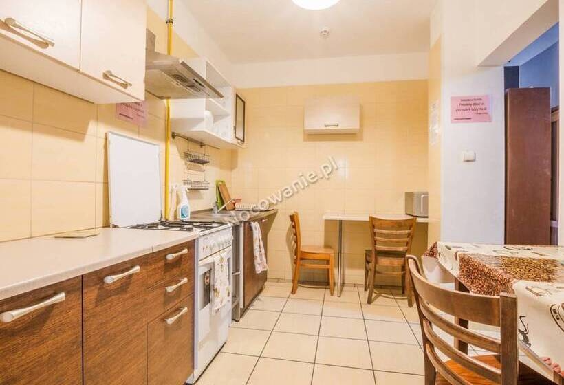 旅馆 Folks Village Plowce House