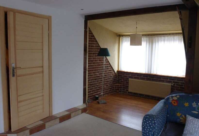 旅馆 Folks Village Plowce House