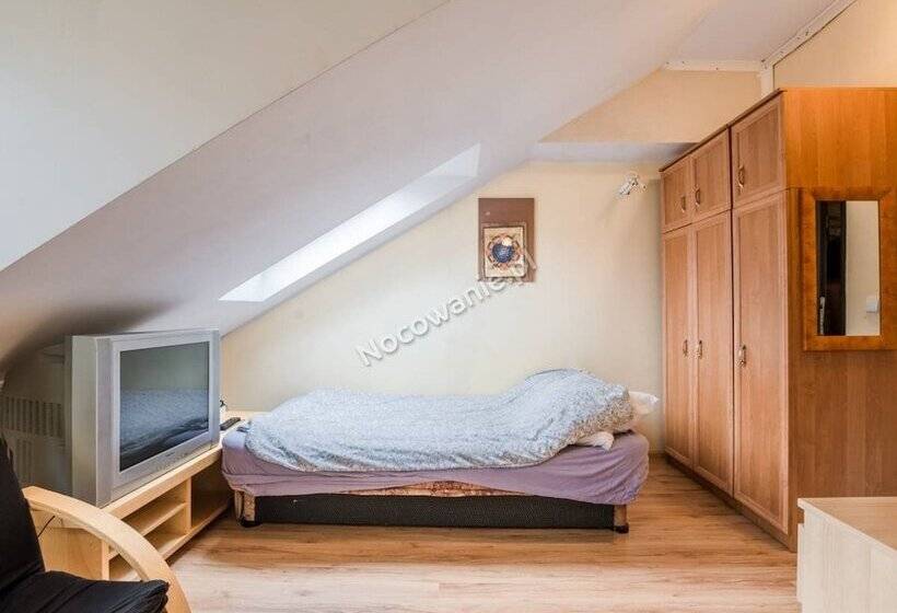 旅馆 Folks Village Plowce House