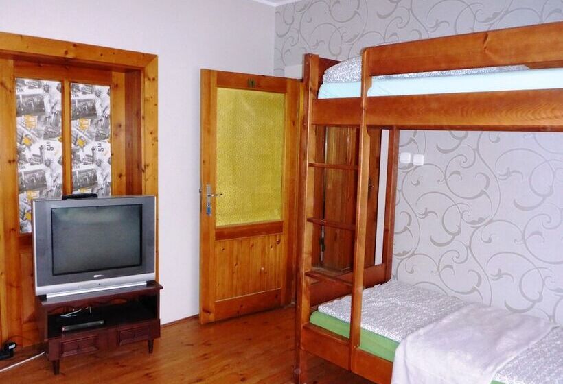 旅馆 Folks Village Plowce House