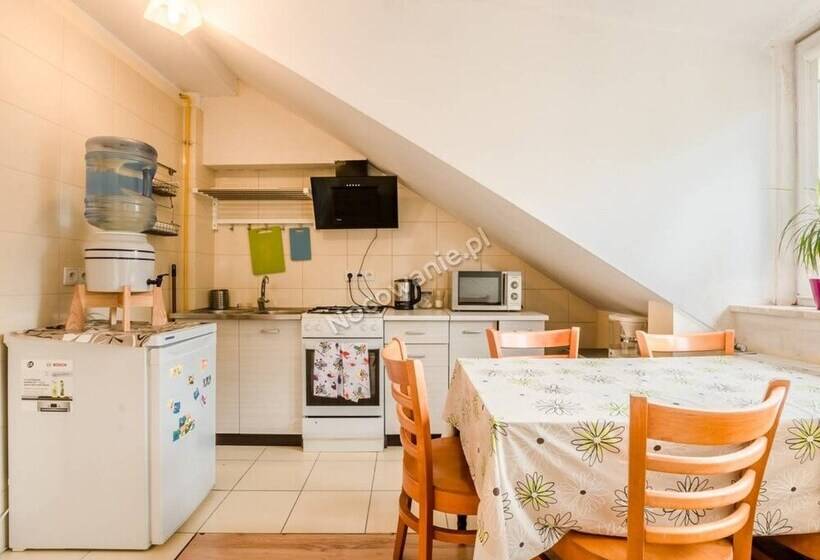 旅馆 Folks Village Plowce House