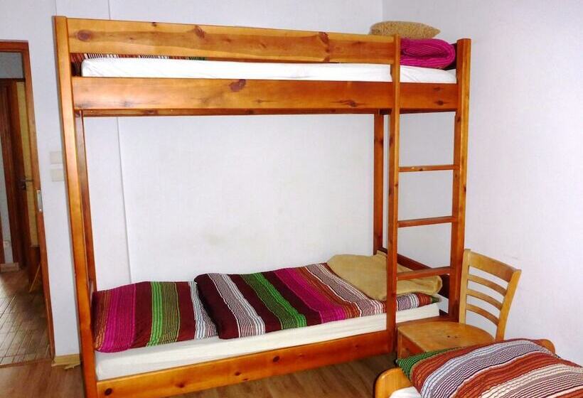 旅馆 Folks Village Plowce House