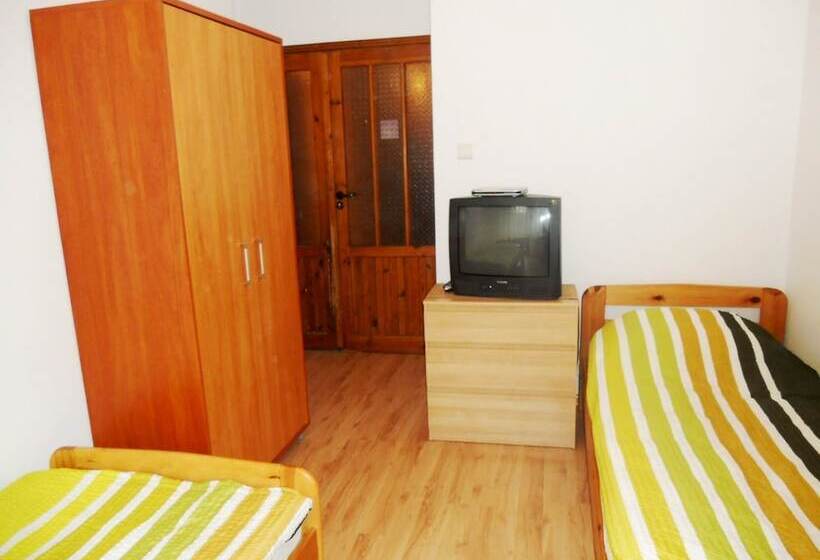 旅馆 Folks Village Plowce House