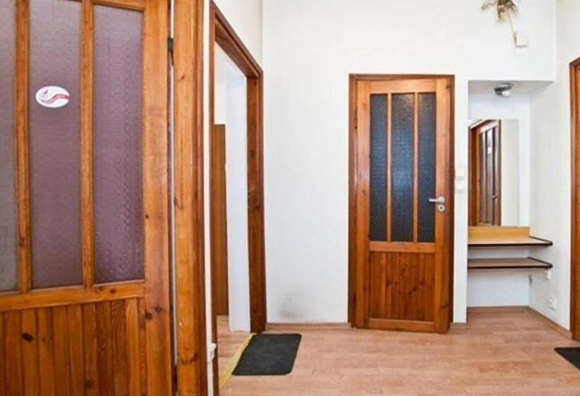 旅馆 Folks Village Plowce House