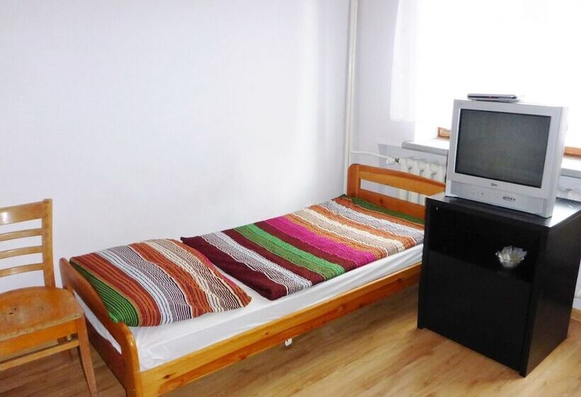 旅馆 Folks Village Plowce House