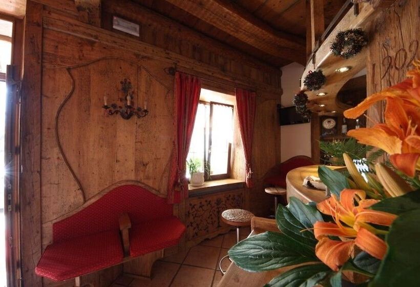 Hotel Albergo Centrale Forni