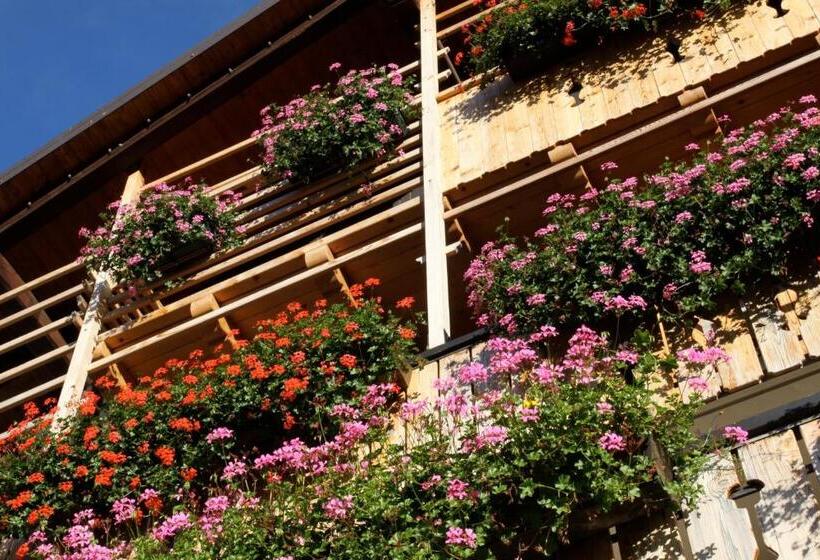 Hotel Albergo Centrale Forni