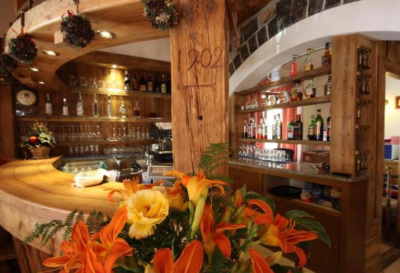 Hotel Albergo Centrale Forni