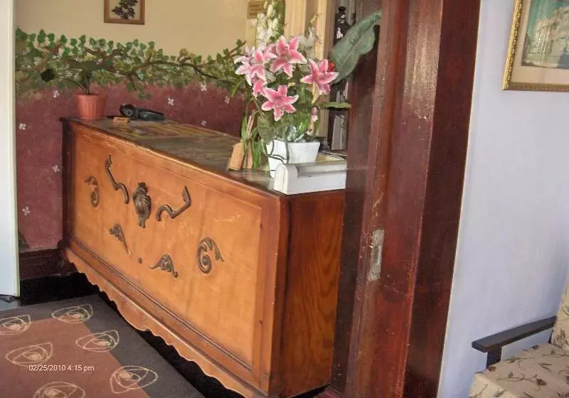 هتل Demontevin Lodge