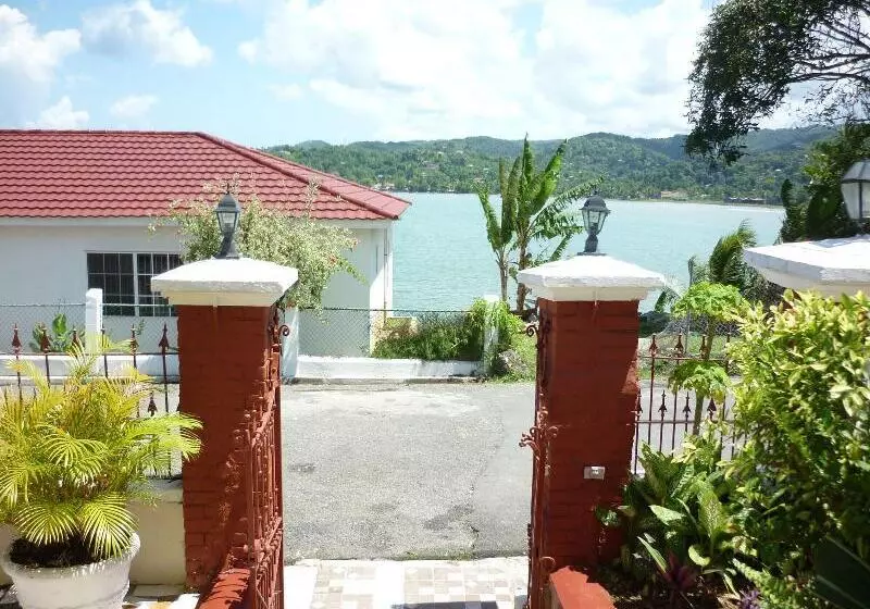 هتل Demontevin Lodge