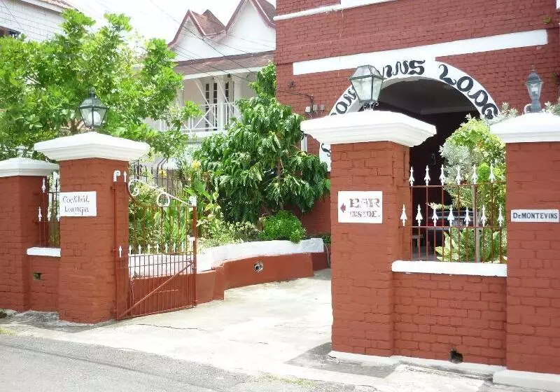 هتل Demontevin Lodge