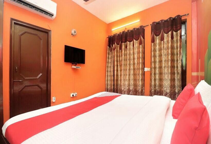Oyo 14876 Hotel Samrat
