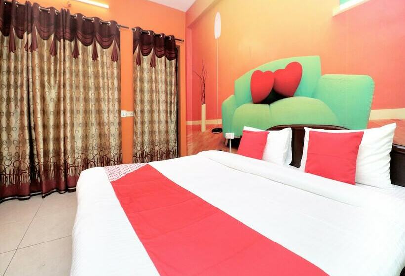 Oyo 14876 Hotel Samrat
