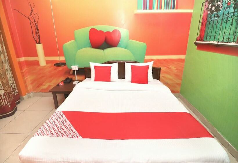 Oyo 14876 Hotel Samrat