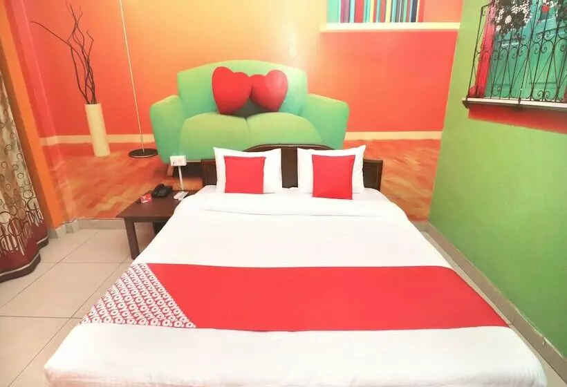 Oyo 14876 Hotel Samrat