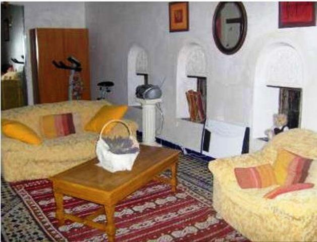 膳宿费 Dar Melody