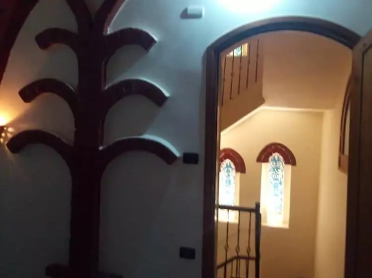 Shahhat House