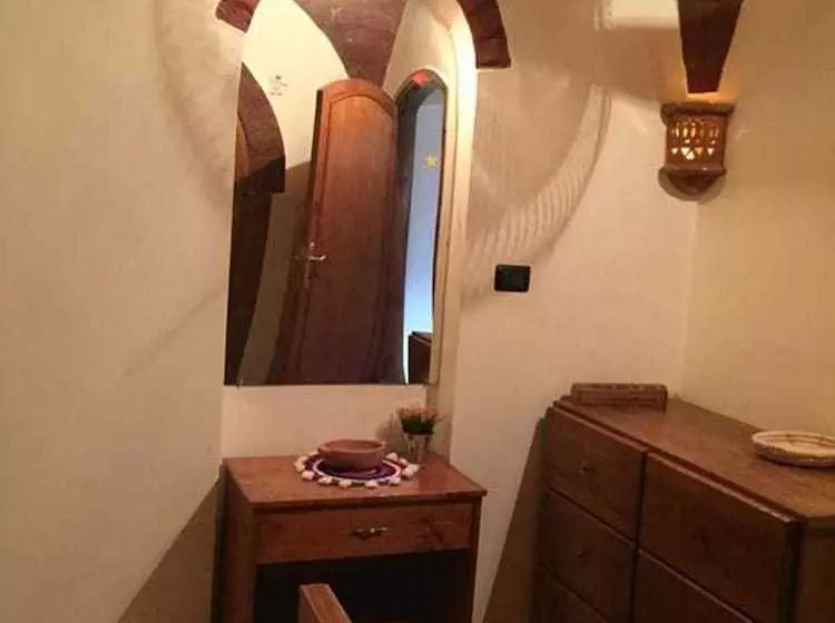 Shahhat House