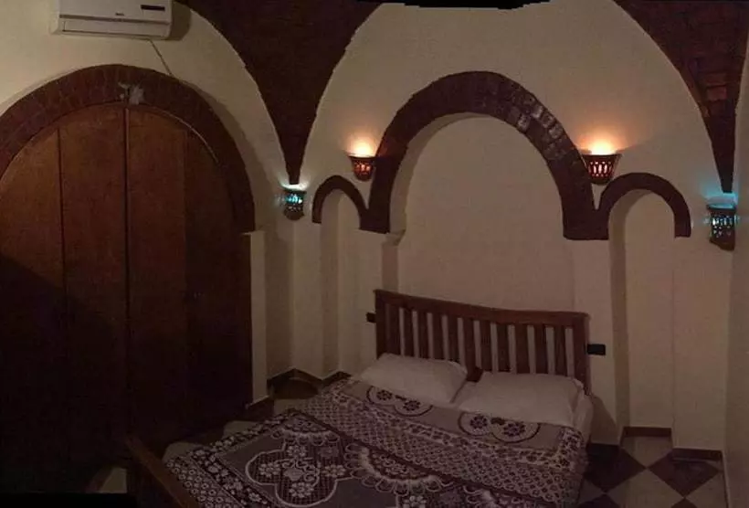 Shahhat House
