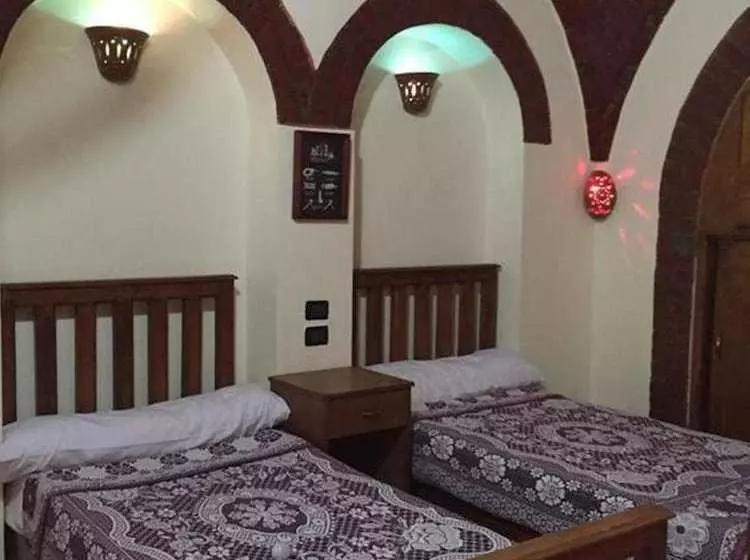 Shahhat House