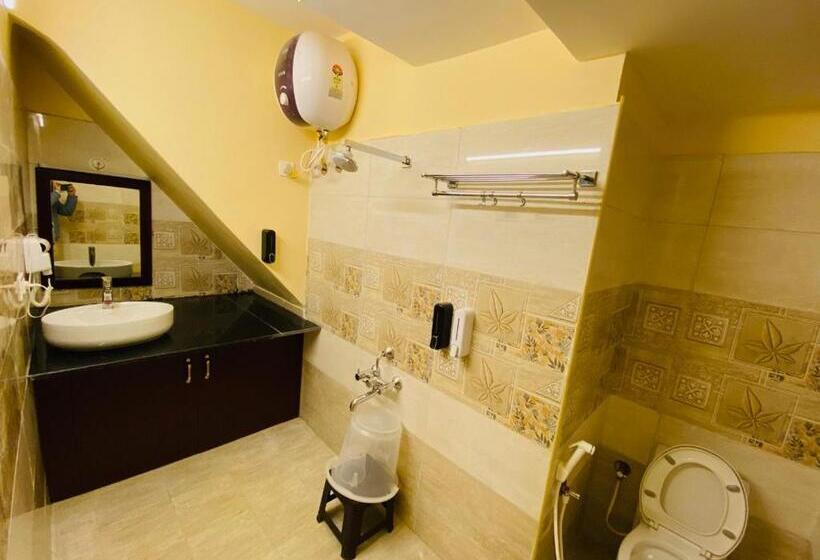 Hotel Aakash Rooms And Cottages