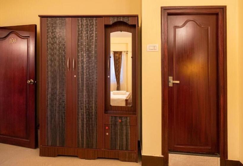 Hotel Aakash Rooms And Cottages