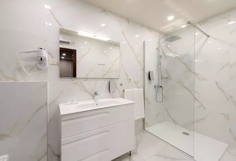 هتل Central Beach 9