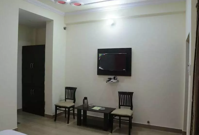 Royal Zayka Hotel & Restaurant