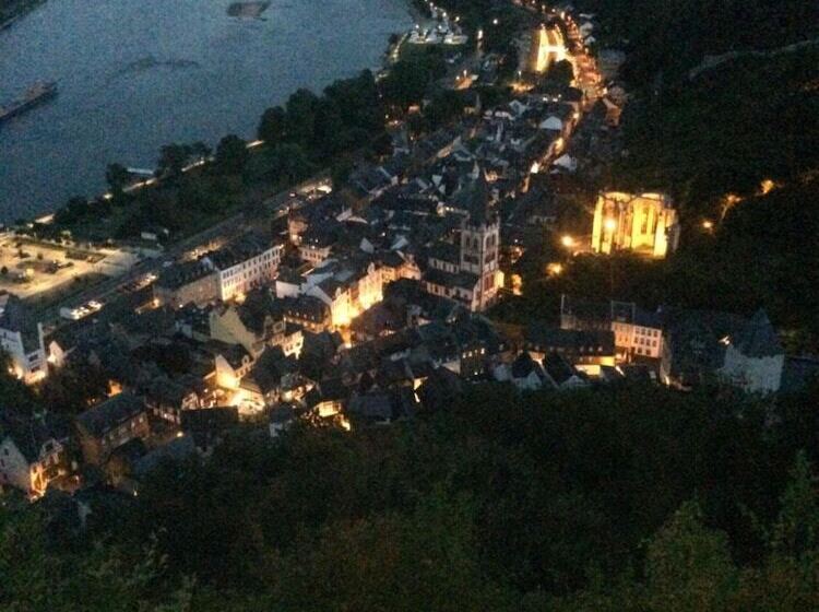 بنسيون Zur Fledermaus