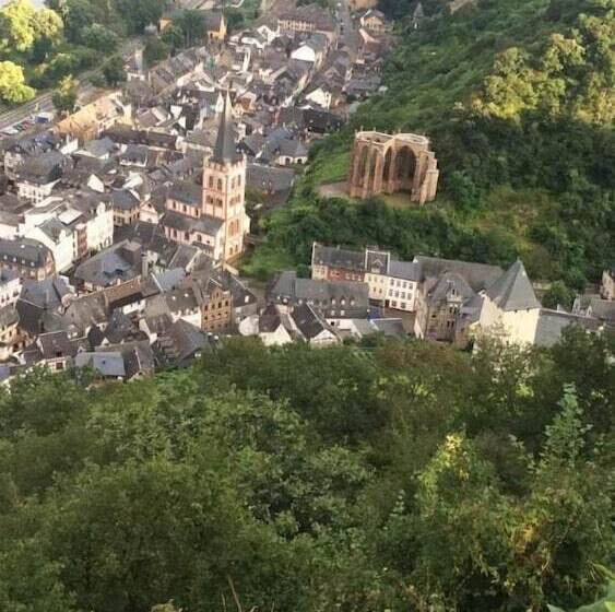 بنسيون Zur Fledermaus