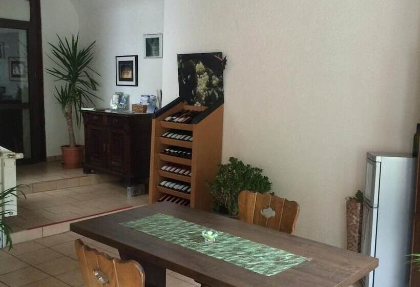 بنسيون Zur Fledermaus