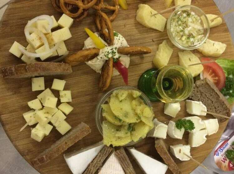 بنسيون Zur Fledermaus