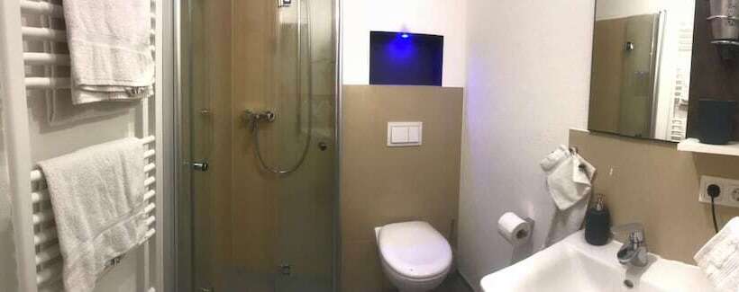 بنسيون Zur Fledermaus