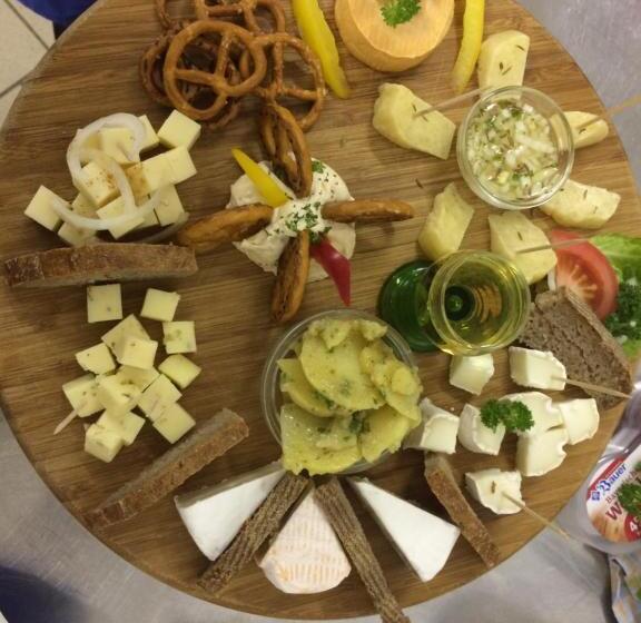 بنسيون Zur Fledermaus