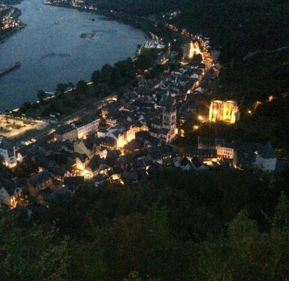 بنسيون Zur Fledermaus