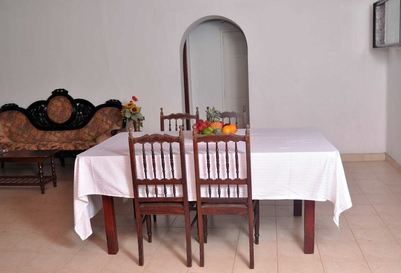 Pension (Hôtel basse catégorie) The Rock Bunglow