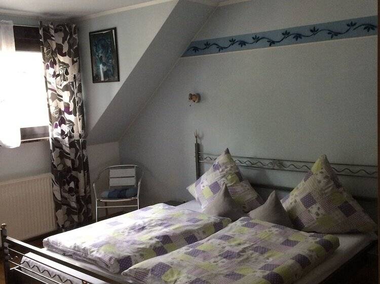 بنسيون Zur Fledermaus