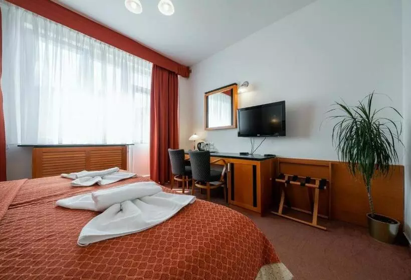 Majatalo Penzion Homer Poděbrady