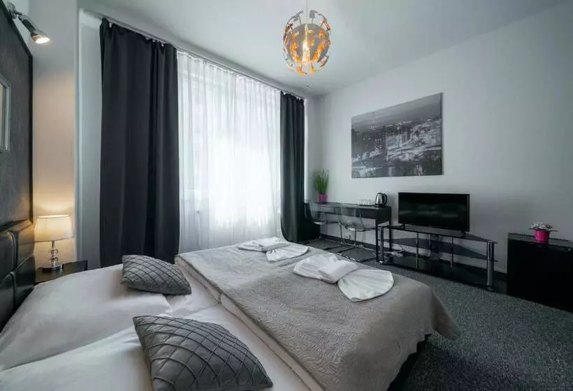 Majatalo Penzion Homer Poděbrady