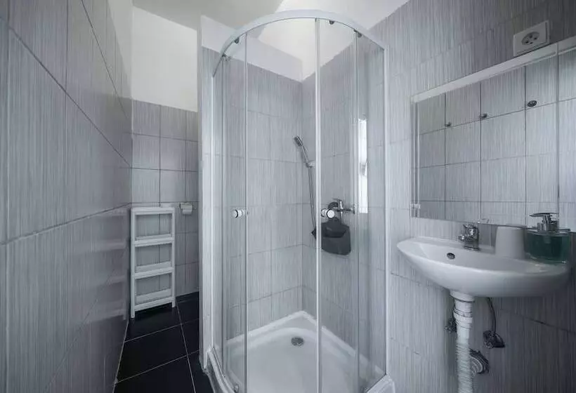 Majatalo Penzion Homer Poděbrady