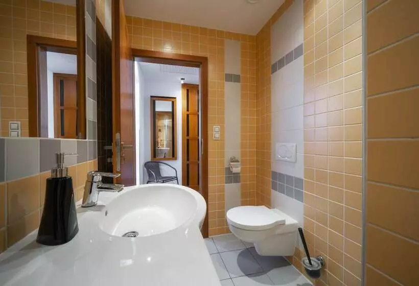 Majatalo Penzion Homer Poděbrady