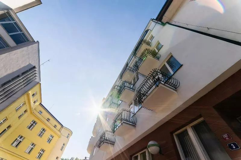 Majatalo Penzion Homer Poděbrady